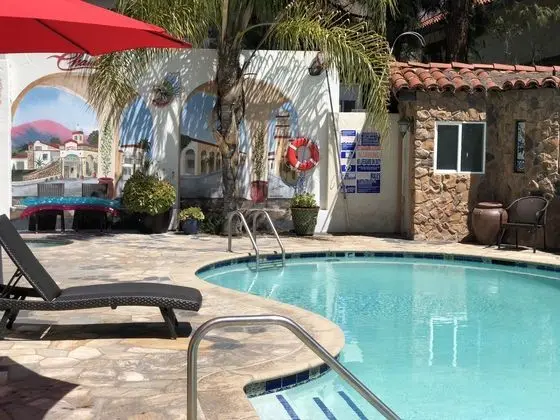 Chantico Inn & Suites - Havuz