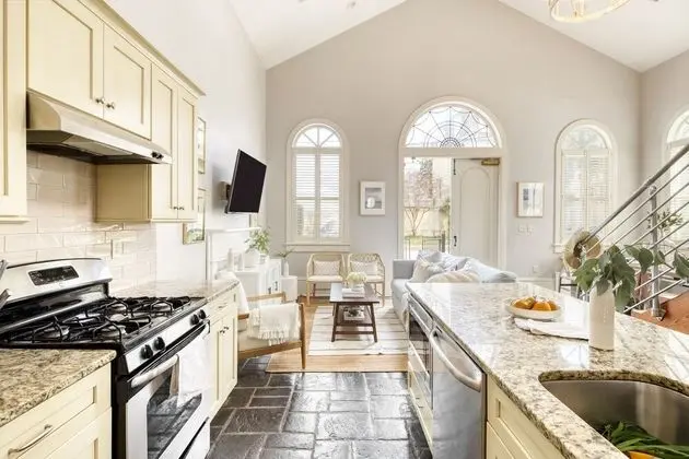 The Chapel by Avantstay Gorgeous Converted Chapel w/ Hot Tub in Great Location! - İç Mekan