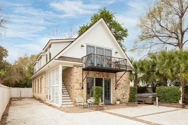 The Chapel Carriage House Suite C by Avantstay Gorgeous Character Home in Historic DT w/ Hot Tub