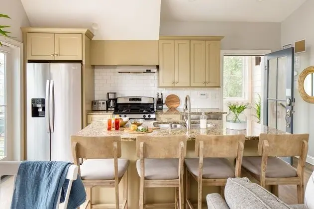 The Chapel Carriage House Suite C by Avantstay Gorgeous Character Home in Historic DT w/ Hot Tub - İç Mekan