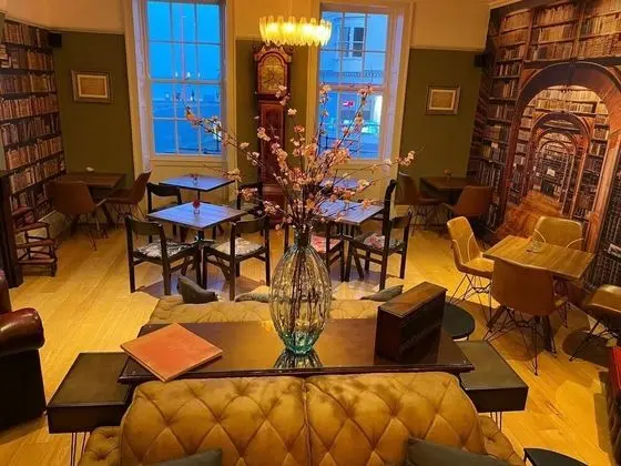 Chapter 1 Hotels - Lobi