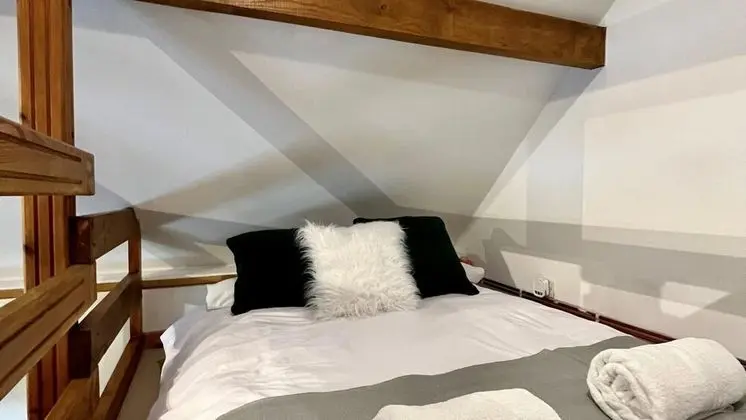 Character 1 Bedroom House With Parking