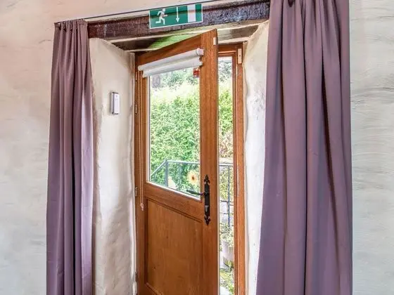 Characteristic Holiday Home in Cherain With Balcony - Lobi