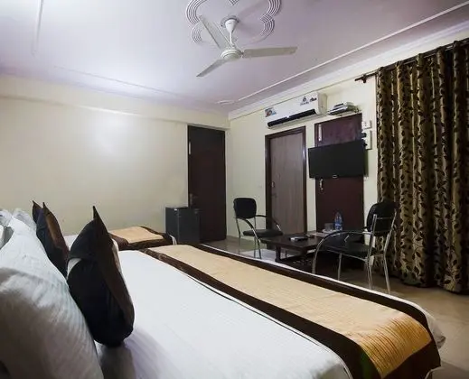 Hotel Charan Pahari