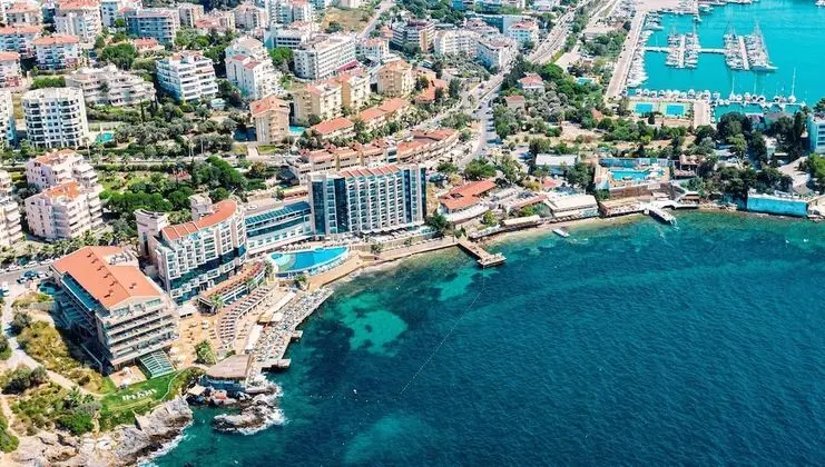Charisma De Luxe Hotel