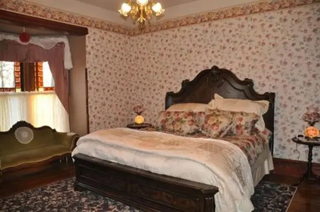 Charles Nelson Schmick House - Oda