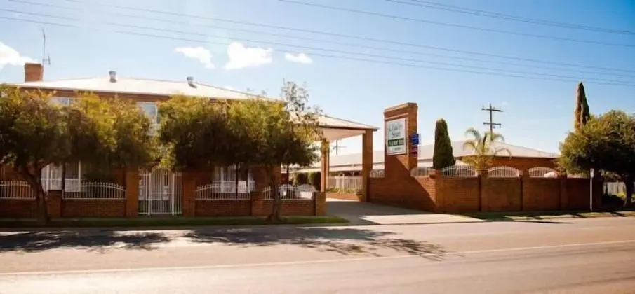 The Charles Sturt Motor Inn - Dış Mekan
