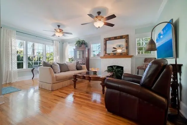 Charleston House Vacation Rental, Beach, Shops & Restaurants!