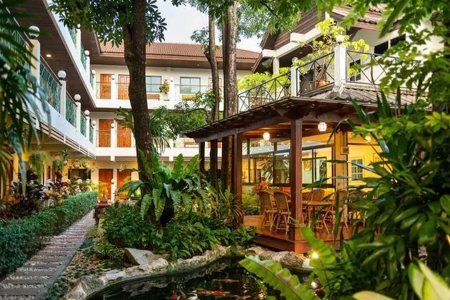 CHARLIE HOUSE PINKLAO