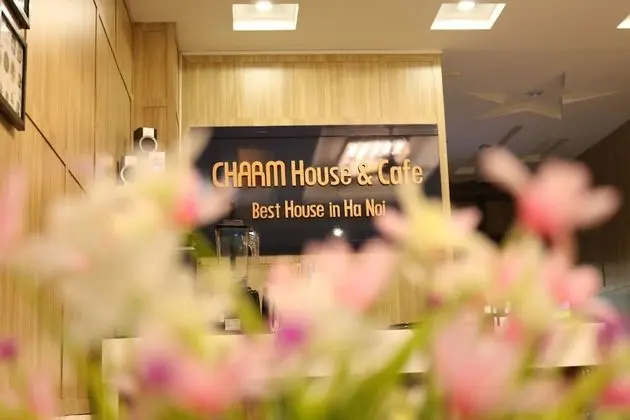 Charm House and Cafe - Lobi
