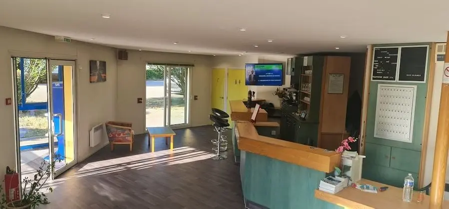 HOTEL CHARME EN MACONNAIS - Lobi