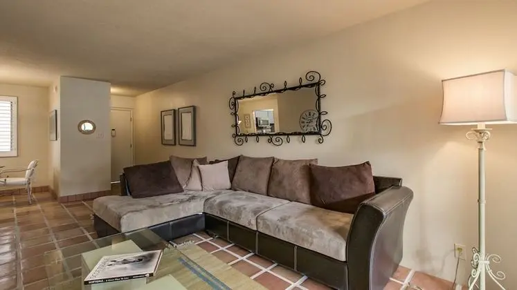 Charming 1-bdrm Condo Steps to Old Town Scottsdale