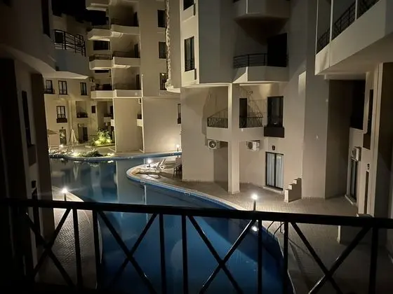 Charming 1-bed Apartment - Havuz