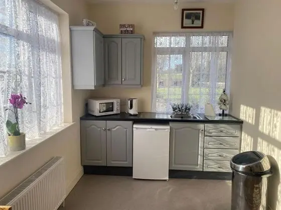 Charming 1-bed Apartment in Barefield - Mutfak