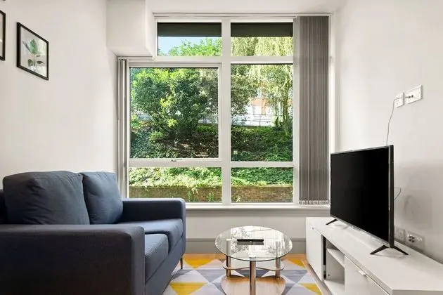 Charming 1-bed Apartment in Harrow