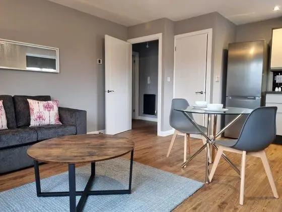 Charming 1-bed Apartment Near Redditch Town Centre