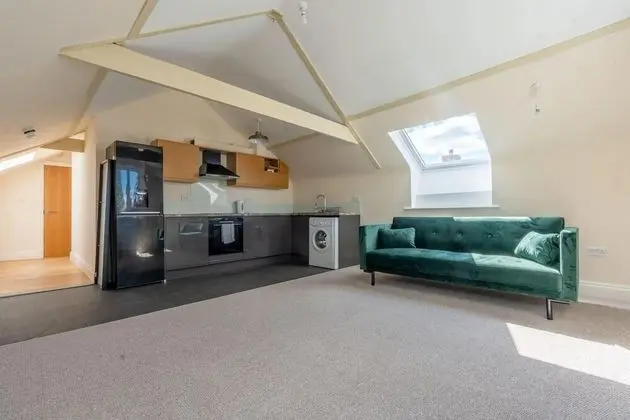 Charming 1-bed Loft in Caerleon