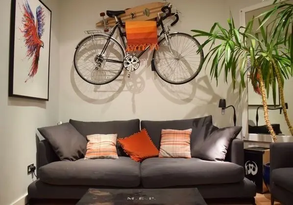 Charming 1 Bed Near Tube with Parking Permit