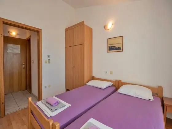 Charming 1 Bedroom Apartment in Makarska - Oda