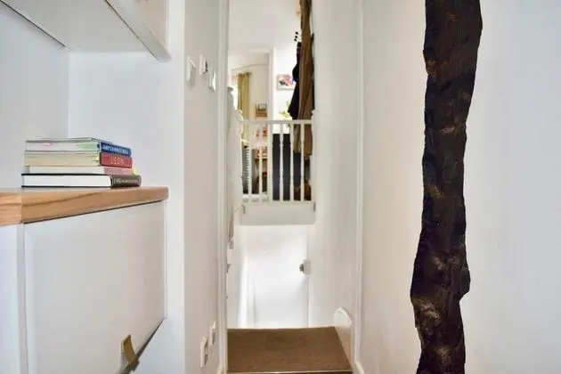 Charming 1 Bedroom Apartment With Plenty of Character - Oda Düzeni