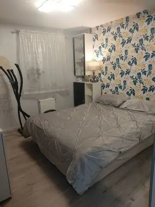 Charming 2-bed Apartment in Eastleigh - 1