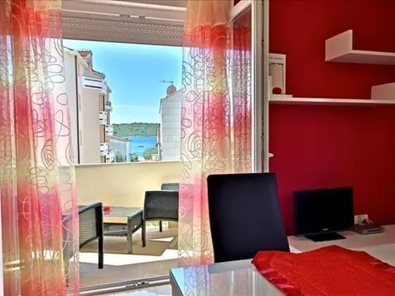 Charming 2-bed Apartment in Srima With sea View - Oda