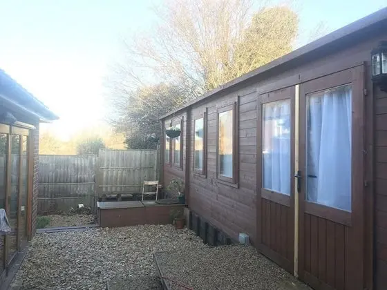 Charming 2-bed Chalet Guesthouse Near Oxford City!