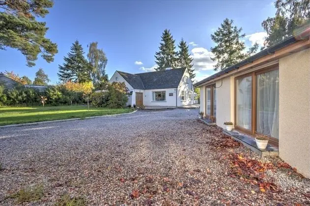 Charming 2-bed Cottage in Inverness