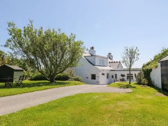 Charming 2 Bed House Near Rhoscolyn