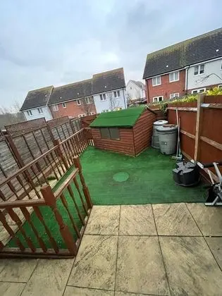 Charming 2-bed Terraced Home in Dartford - Dış Mekan