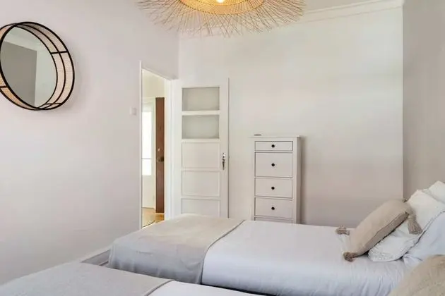 Charming 2 Bedroom Apartment With Balcony