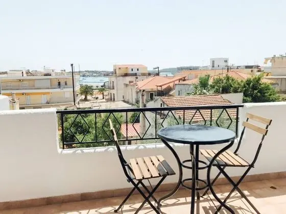 Charming 2-bedroom Apartment Close to Amenities