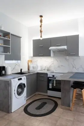 Charming 2-bedroom Apartment Close to Amenities - Mutfak
