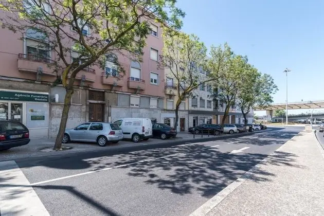 Charming 2 Bedroom Apartment at Restelo