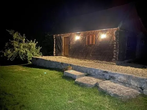 Charming 2bed Cottage in Carasova, Banat Mountains - Dış Mekan