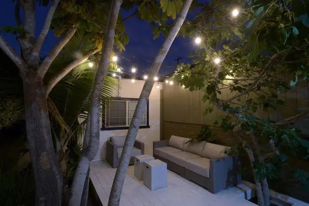 Charming 2br/2ba Cottage - Close to the Beach