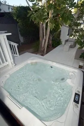 Charming 2br/2ba Cottage - Close to the Beach - Spa