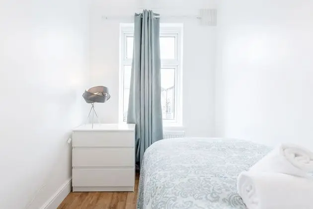 Charming 3-bed Apartment in Romford