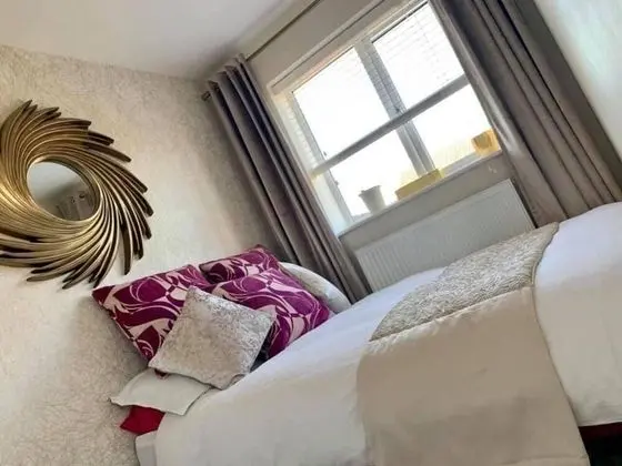 Charming 3-bed House in Bedworth Nec, BHX Airport, - Oda