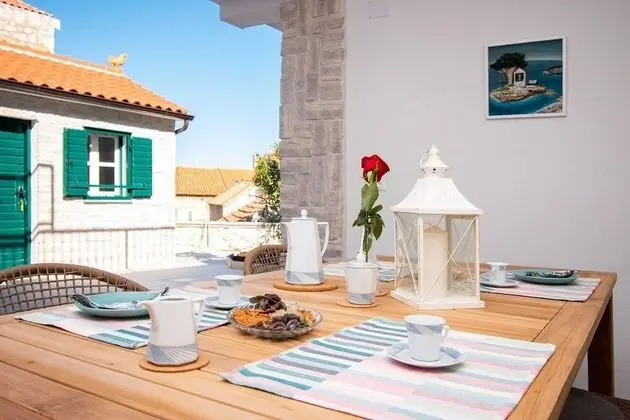 Charming 3-bed House in Tribunj