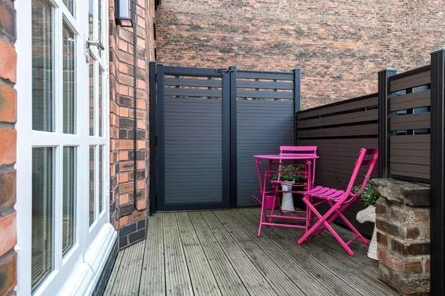 Charming 3bedroom Coach House With Attached Garage