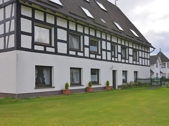 Charming Apartment in Attendorn-silbecke With Fenced Garden - Dış Mekan