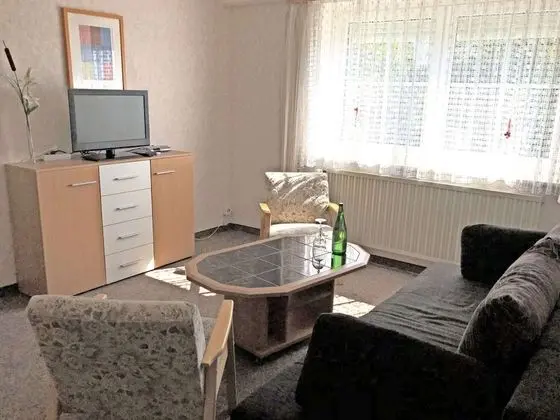 Charming Apartment in Gößweinstein With Private Garden - Oda Düzeni