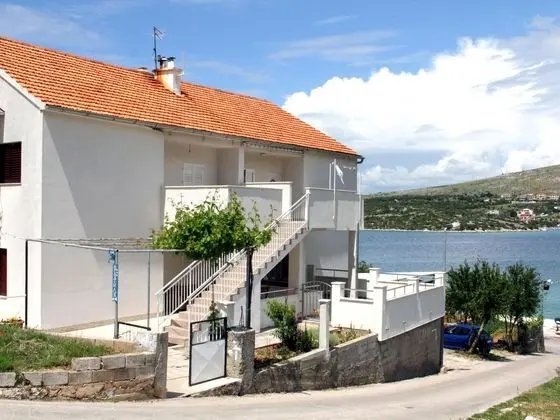 Charming Apartment in Grebaštica With Terrace - Dış Mekan