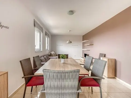 Charming Apartment in Novalja near Zrče Beach - Yerinde Yemek