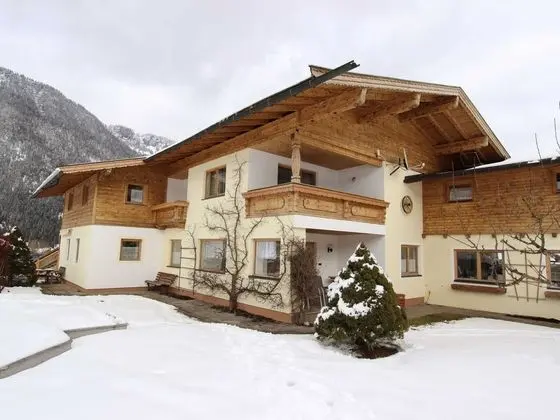 Charming Apartment With Shared Pool in Waidring Tyrol - Dış Mekan