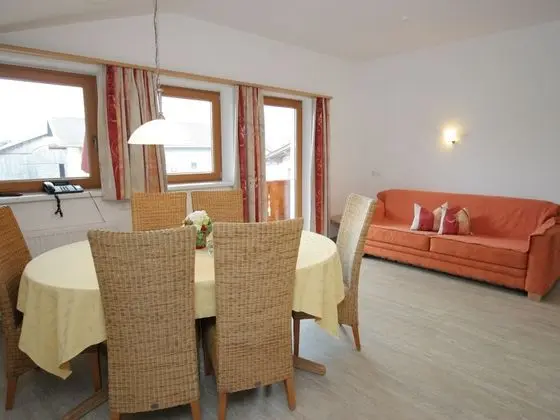 Charming Apartment in Uderns With Balcony - Yerinde Yemek