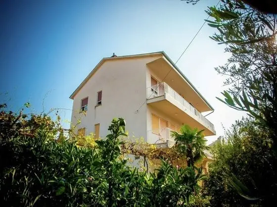 Charming Apartment in Vantacici Amid the Sea