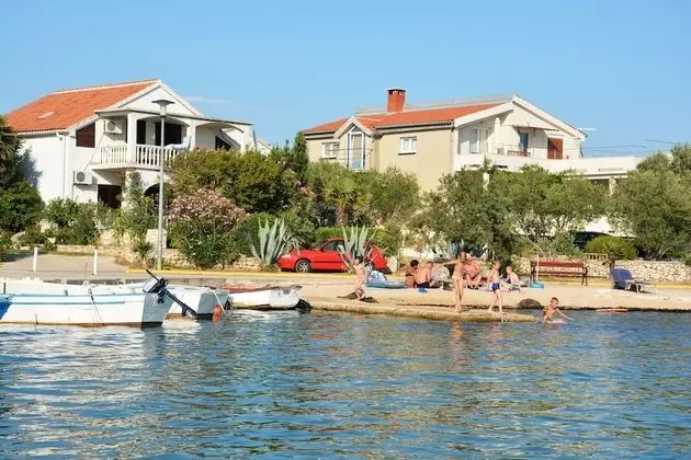 Charming Apartment in Vrsi Mulo, Great Place in Dalmatia for Family Vacation