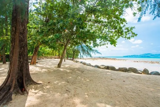 Charming Beachfront Villa on Bangtao - Plaj